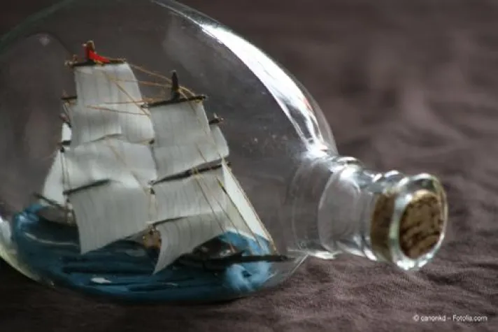 Bild: Eine Buddel voll Schiff