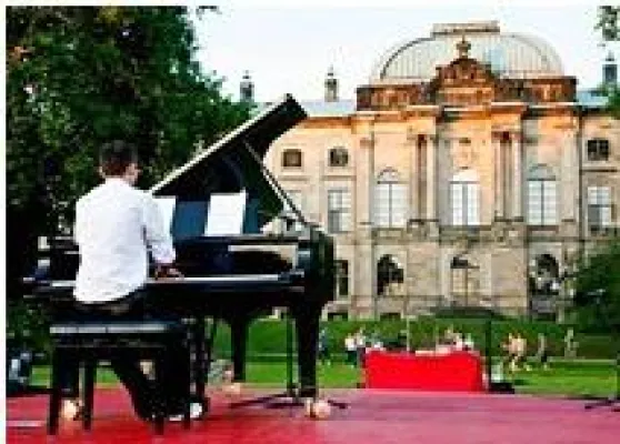 Unmittelbar, authentisch, einzigartig: Budweiser Budvar fördert den Palais Sommer Dresden 2013 Bild: Unmittelbar, authentisch, einzigartig: Budweiser Budvar fördert den Palais Sommer Dresden 2013