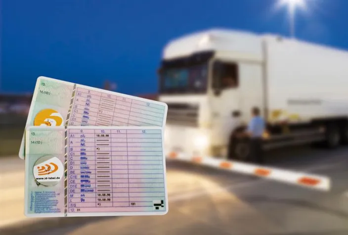 Bild: Automatische Kontrolle mit fälschungssicheren RFID Führerscheinlabels von ID-LABEL GMBH
