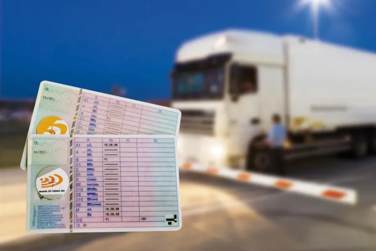 Automatische Kontrolle mit fälschungssicheren RFID Führerscheinlabels von ID-LABEL GMBH Bild: Automatische Kontrolle mit fälschungssicheren RFID Führerscheinlabels von ID-LABEL GMBH