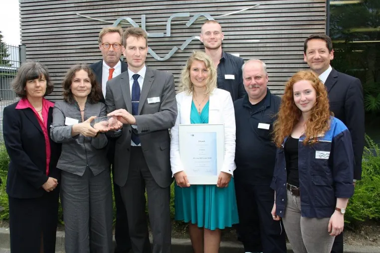 Bild: Ausgezeichnet: Übergabe des Ausbildungs-Awards der IHK Lübeck an Alfa Laval Mid Europe