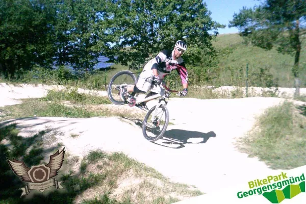 Bild: 20²: Die MTB-Fahrtechnikkurse "Allround", "Pumptrack" & "Bikepark" auf frischen Plattformen!