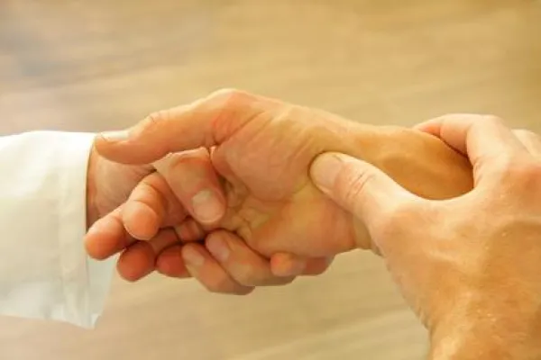 Bild: Mehrere 100.000 Deutsche erleiden jedes Jahr einen Knochenbruch wegen Osteoporose