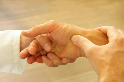 Bild: Mehrere 100.000 Deutsche erleiden jedes Jahr einen Knochenbruch wegen Osteoporose