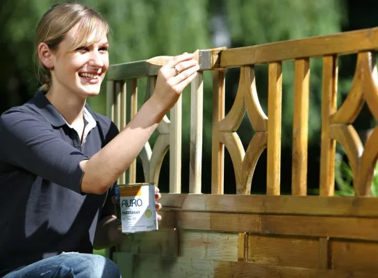 Bild: Langlebig durch die richtige Pflege: Frühjahrscheck für Holz im Außenbereich