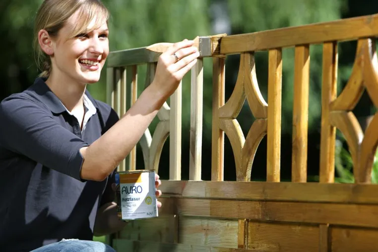 Bild: Langlebig durch die richtige Pflege: Frühjahrscheck für Holz im Außenbereich