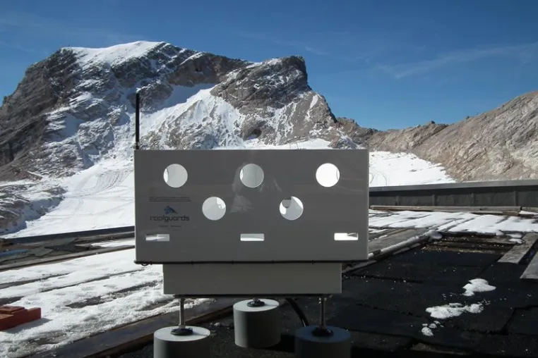 Bild: roofguards meets Zugspitze - Schneewaage auf dem Schneefernerhaus