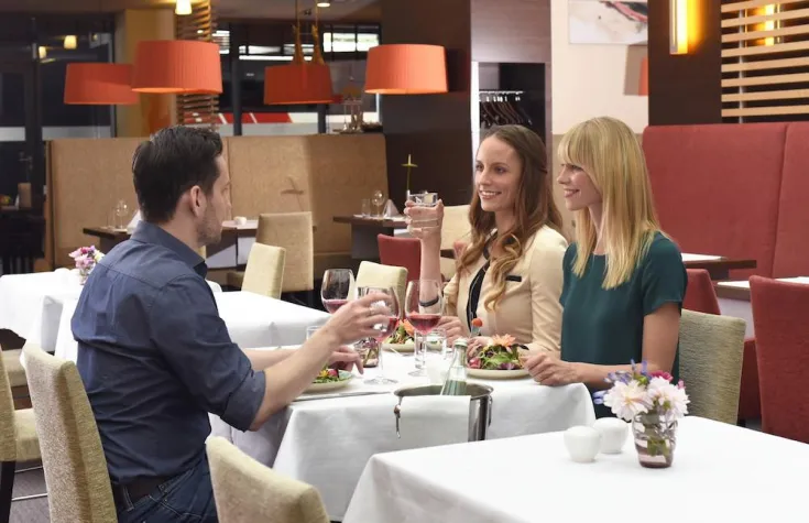 Bild: „Mineralwasser-Small-Talk“ im Restaurant: Spritzige Fakten für einen unterhaltsamen Abend