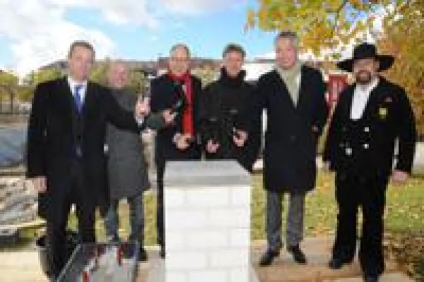 Grundsteinlegung: Bauherr SÜDBODEN AG und "ELEMENTS" feiern auf der "neuen balan" Bild: Grundsteinlegung: Bauherr SÜDBODEN AG und "ELEMENTS" feiern auf der "neuen balan"