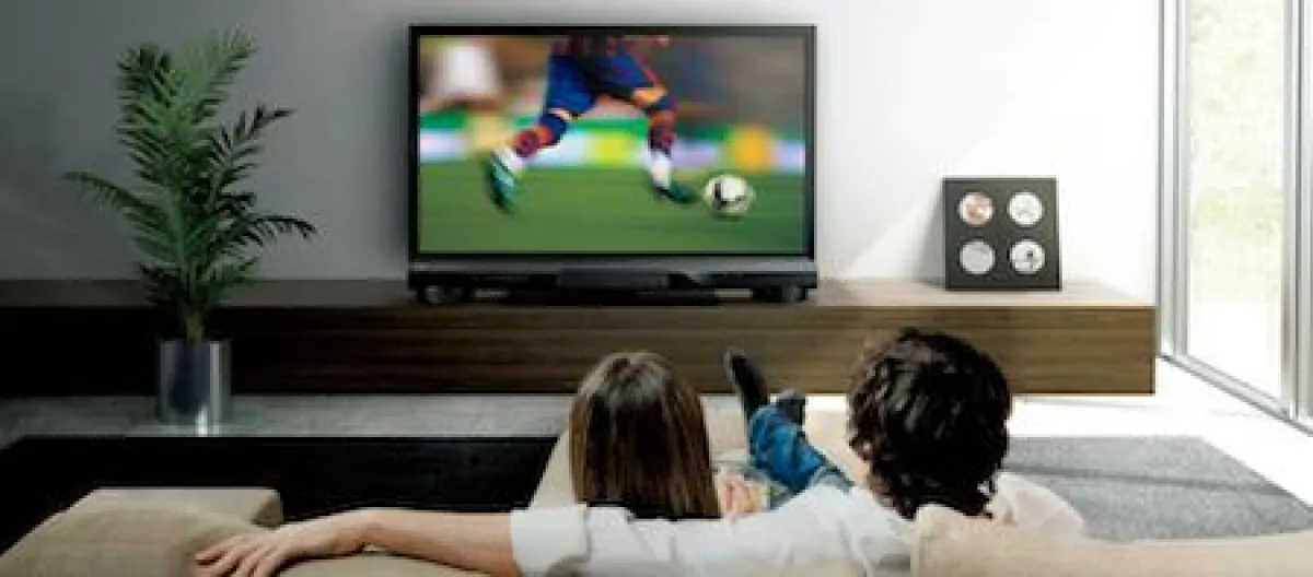 Yamaha Soundbars bringen mit bestem Klang die perfekte Stadion-Atmosphäre ins Wohnzimmer.