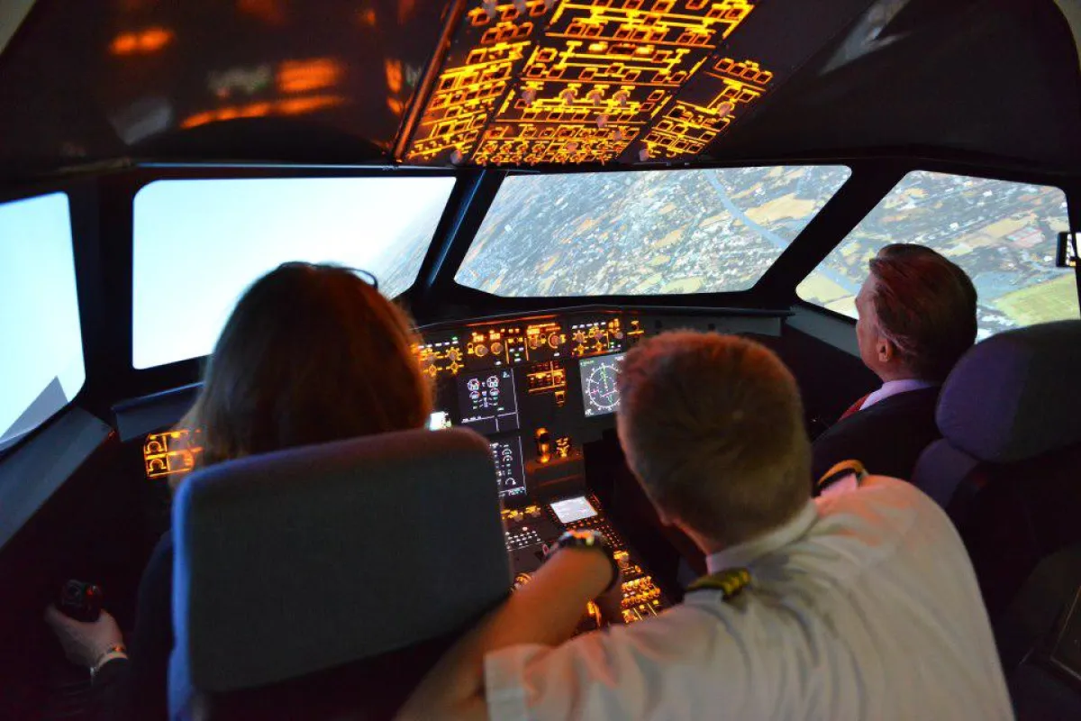 Ein echter Pilot begleitet Ihren Flug im Airbus