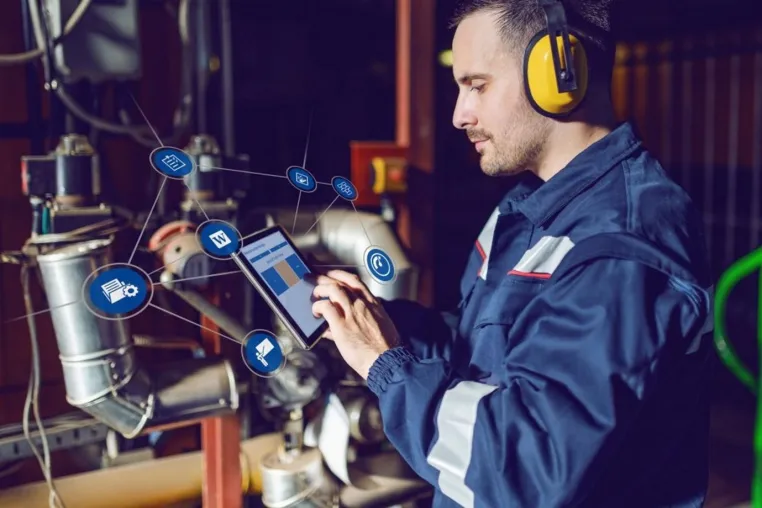 Bild: Digitales Typenschild unterstützt Mitarbeitende in Produktion und Instandsetzung 