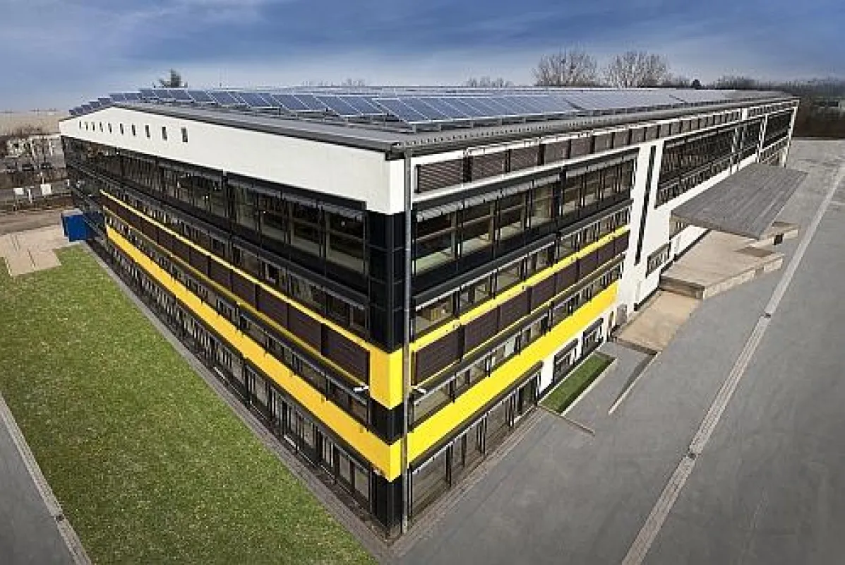 Das neue AS Solar Plusenergie-Firmengebäude