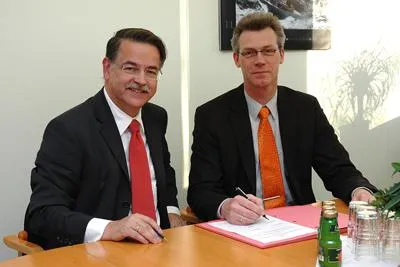 Ludwig-Erhard Schule und Wirtschaftsakademie vereinbaren Zusammenarbeit Bild: Ludwig-Erhard Schule und Wirtschaftsakademie vereinbaren Zusammenarbeit
