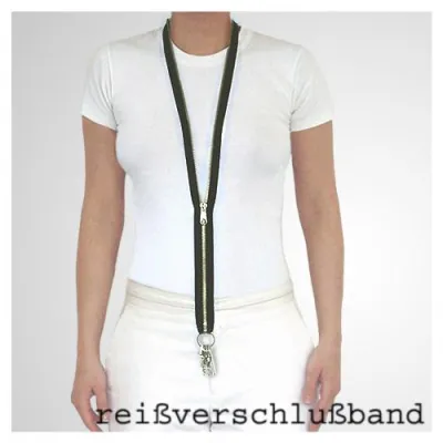 Bild: Disko statt Diamanten - Berliner Designerin setzt auf kultige Accessoires