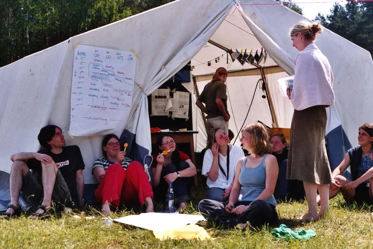 Jugendmediencamp verwandelt Wiese bei Neustrelitz in Medienzeltstadt Bild: Jugendmediencamp verwandelt Wiese bei Neustrelitz in Medienzeltstadt