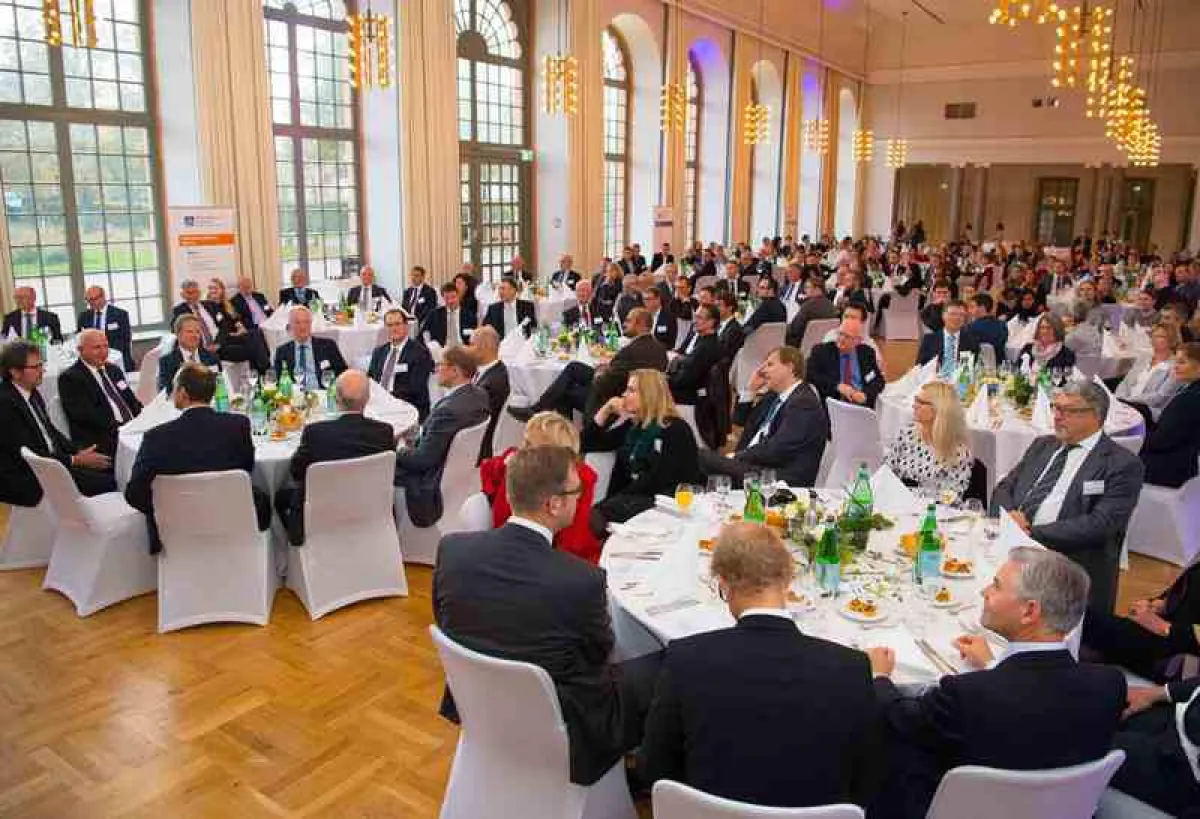 Wilhelm Büchner Hochschule feiert in der Orangerie Darmstadt (Quelle: Wilhelm Büchner Hochschule)