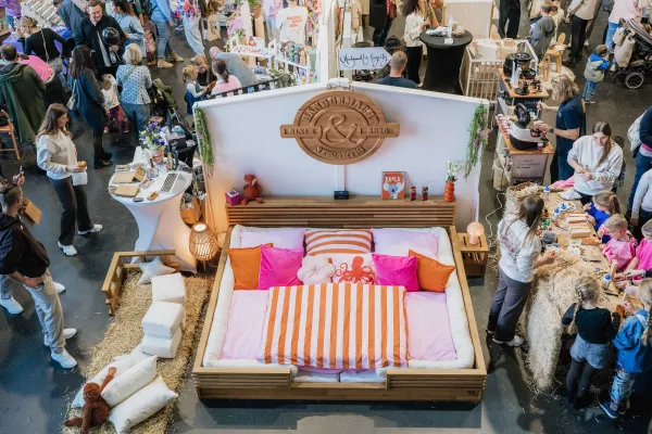 Bild: Handgemacht & 1zigartig begeistert auf der "Family Circle" Messe in Düsseldorf mit nachhaltigem Familienbett
