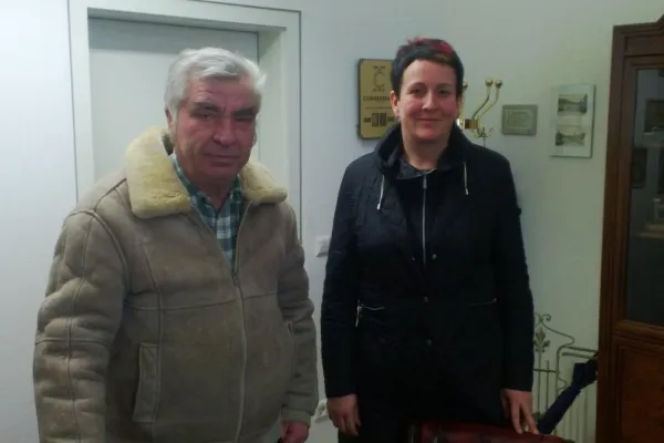 axanta AG beschenkt Tischlerei Pavlicek zur 100-Jahrfeier mit geglückter Nachfolgeregelung Bild: axanta AG beschenkt Tischlerei Pavlicek zur 100-Jahrfeier mit geglückter Nachfolgeregelung