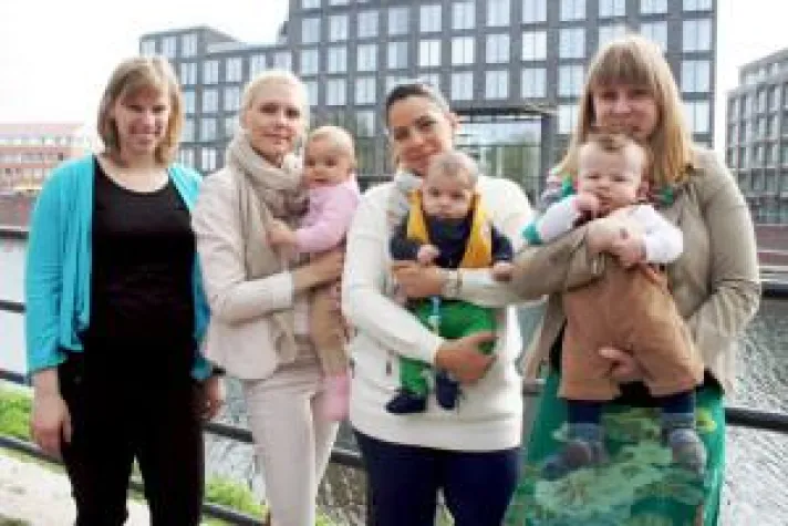 Master-Mütter an der FOM Hochschule in Bremen Bild: Master-Mütter an der FOM Hochschule in Bremen