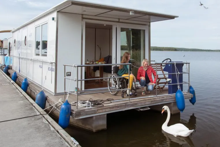 Wasserfreuden für Rollstuhlfahrer Bild: Wasserfreuden für Rollstuhlfahrer