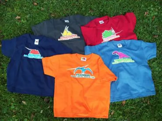 Dinos, wilde Tiere & Co. bringen Farbe und Spaß auf Klamotten, Tassen und Aufkleber Bild: Dinos, wilde Tiere & Co. bringen Farbe und Spaß auf Klamotten, Tassen und Aufkleber