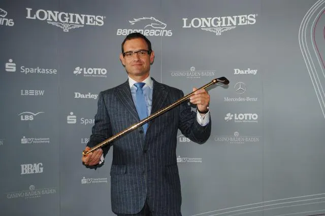 Bild: Von Longchamp nach Iffezheim: die „Goldene Peitsche“ geht auf Reisen