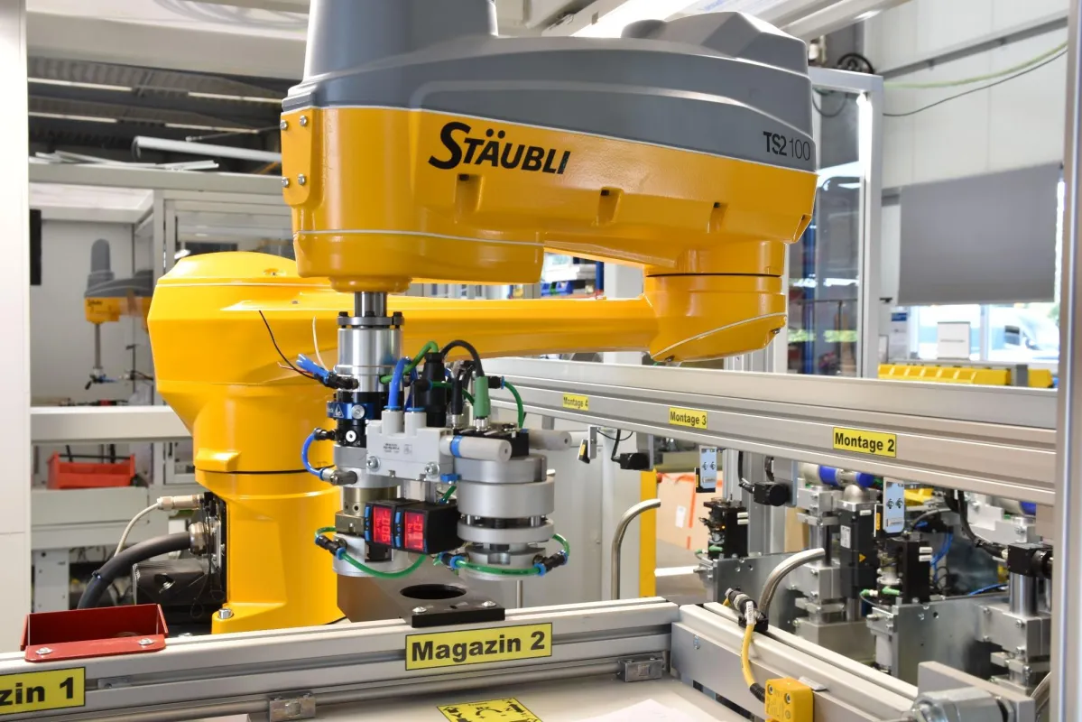Im Aufbau befindliche Roboteranlage
