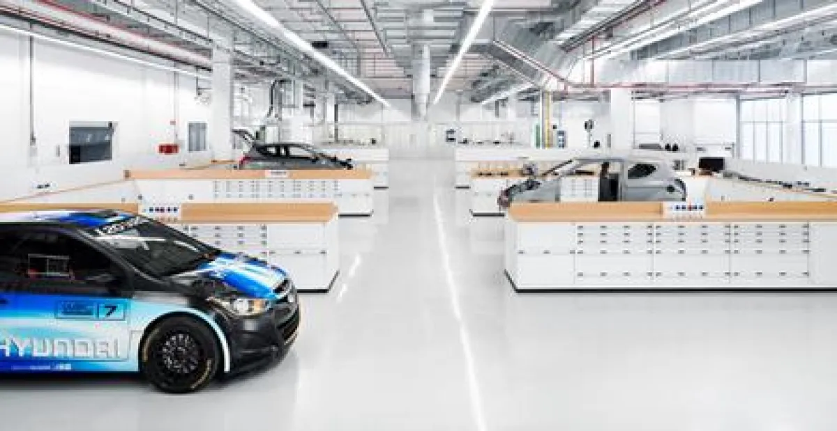 bott cubio Werkstatteinrichtung für den Motorsport