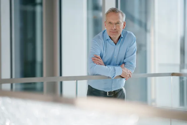 Bild: Bioabbaubare Polymere: Andreas Künkel erhält den Meyer-Galow-Preis für Wirtschaftschemie 2025