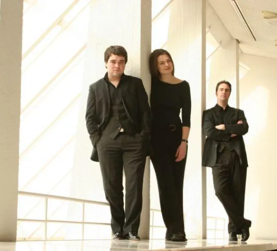 Bild: Voluminöses Trio im Herrenhaus Bannacker
