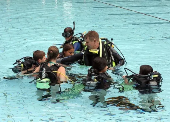 Bild: Abtauchen in den Sommerferien - Kinder erleben mit der ascent Stiftung ein Abenteuer unter Wasser