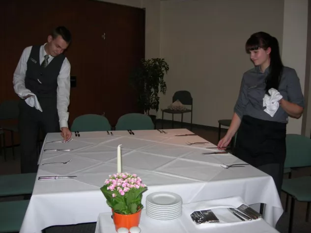 Bild: Auszubildende im Holiday Inn Berlin-Mitte planen Veranstaltung zum Martinstag