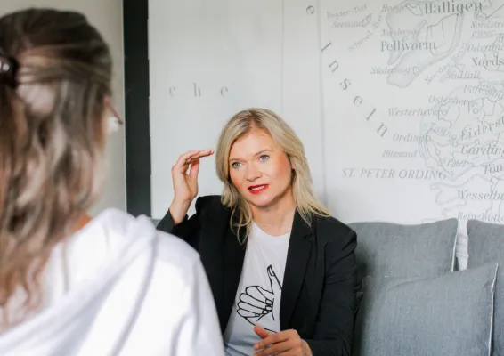 Fachkräftemangel ist auch ein Beziehungsproblem: Unternehmen mit EQ-Leadership halten Talente messbar besser Bild: Fachkräftemangel ist auch ein Beziehungsproblem: Unternehmen mit EQ-Leadership halten Talente messbar besser