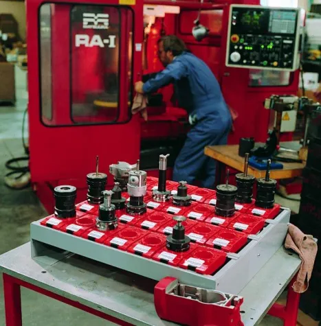 Bild: Polyester-Etiketten mit extremer Chemikalien- und Lösungsmittelbeständigkeit