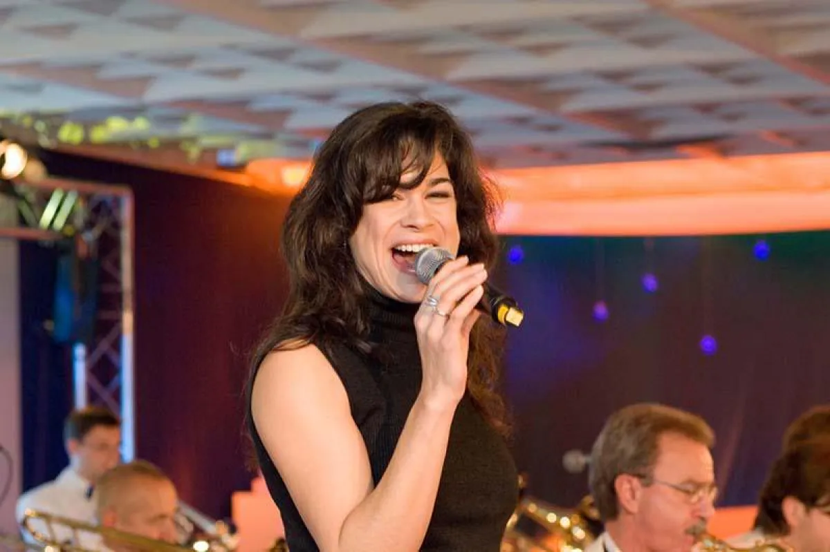 Caroline Kiesewetter mit Transatlantic Big Band