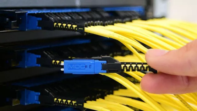 Bild: Maximale Platzeinsparung im Rechenzentrum – Rosenberger OSI führt neuen MDC-Stecker ein