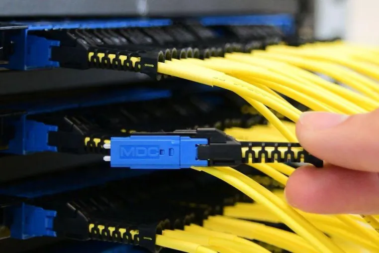 Maximale Platzeinsparung im Rechenzentrum – Rosenberger OSI führt neuen MDC-Stecker ein Bild: Maximale Platzeinsparung im Rechenzentrum – Rosenberger OSI führt neuen MDC-Stecker ein