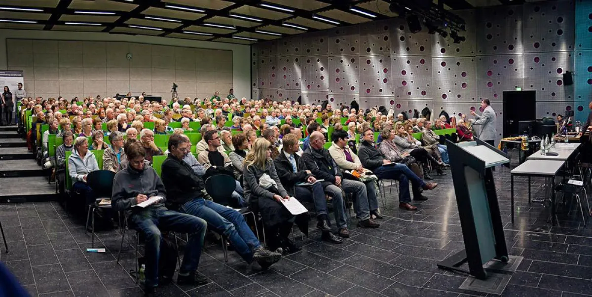 Mit großem Interesse verfolgten die Teilnehmerinnen und Teilnehmer die Januar-Vorlesung der GenerationenHochschule.