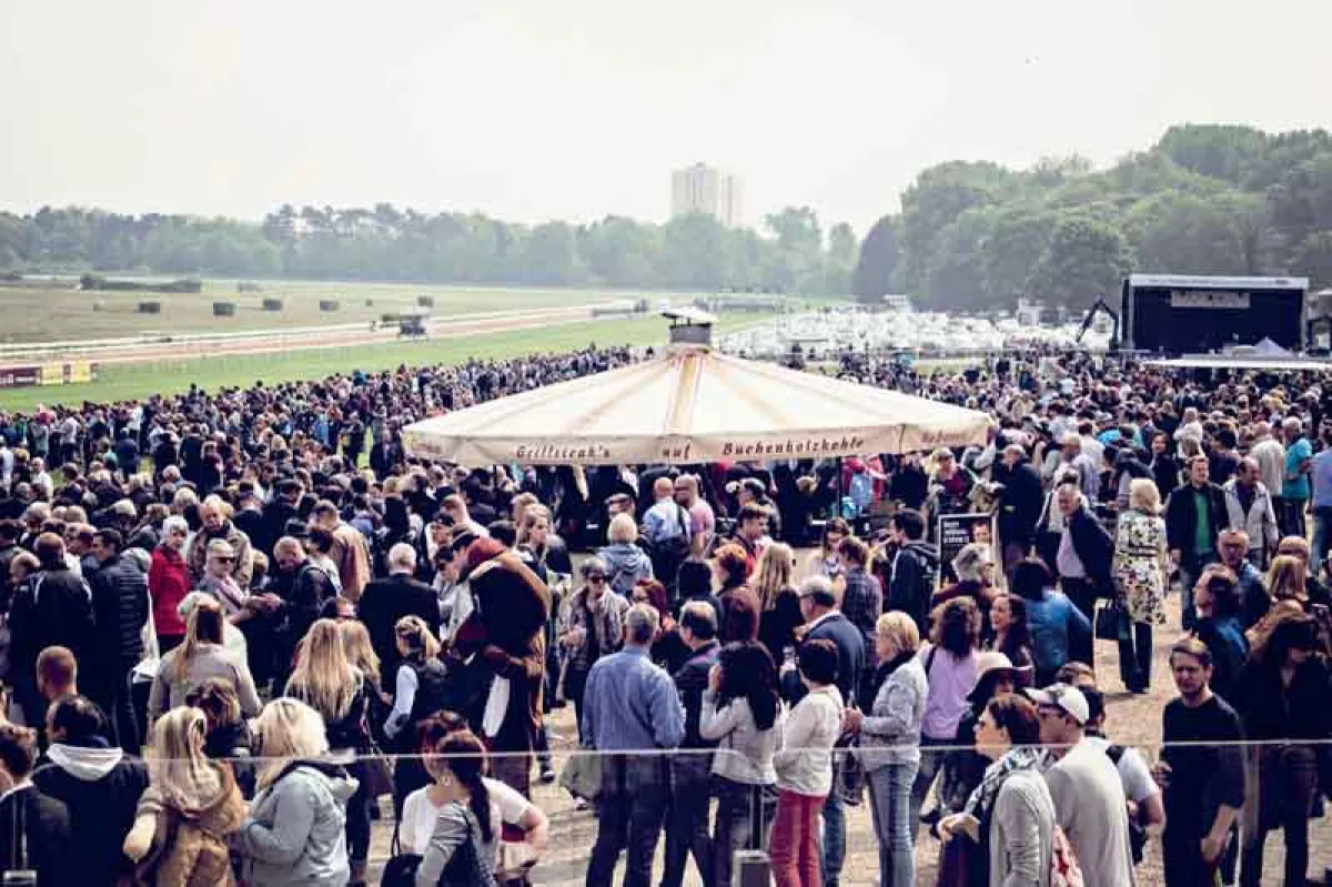 Benefizrenntag 2017 auf der Galopprennbahn (Foto: macevent, frei zur Veröffentlichung)