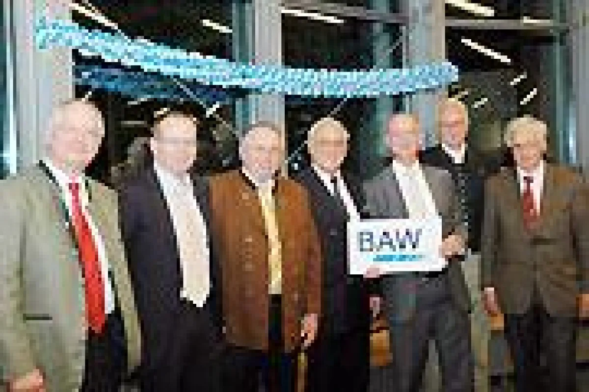 V.l.n.r.: Dr. Günther Birnbaum (GfK), Michael Bartholl (Paulaner Brauerei), Anton Roiderer (Sprecher der Wiesenwirte), Dr. Fritz Schur, (BierConvent International), Dr. Matthias Lung (BAW), Dr. Günter