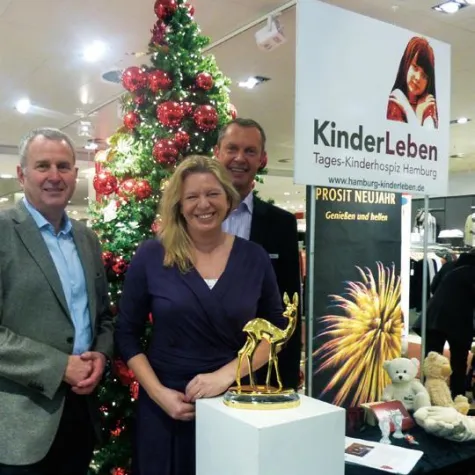 Bild: „Prosit Neujahr!“ feiert das Modehaus Stackmann mit seinen Kunden