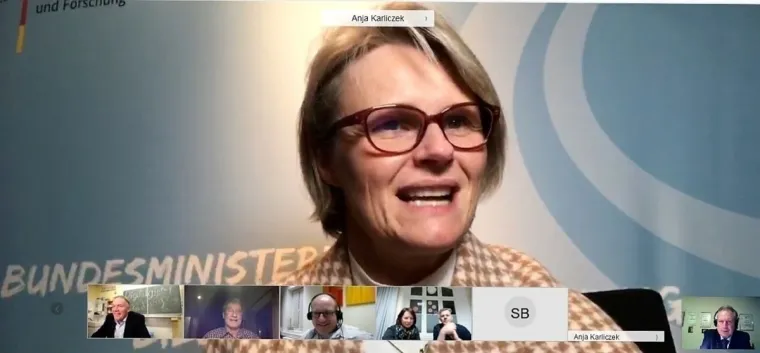 Bild: Digitalgipfel Bildung mit Bundesbildungsministerin Anja Karliczek 