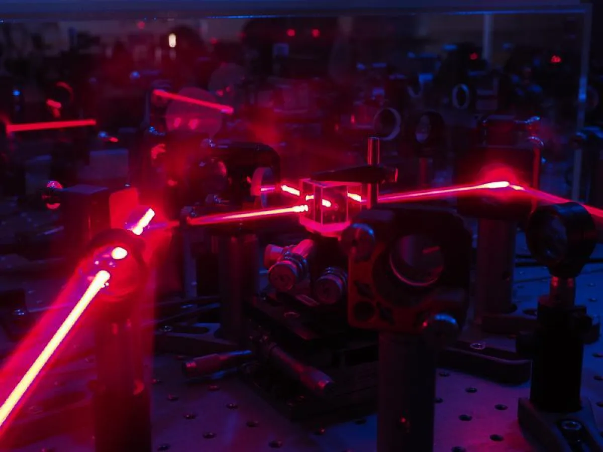 Der Algorithmus Melvin wird dazu eingesetzt, technische Lösungen von Experimenten in der Quantenphysik zu berechnen.  (Mehul Malik/Universität Wien)