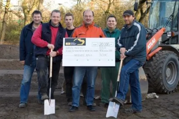 Bild: Für glückliche Hunde in Berlin – Pedigree Initiative schafft die perfekte Hundewiese im Volkspark Hasenheide