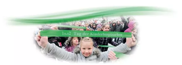 Bild: Grüne Bänder für die Kinderhospizarbeit