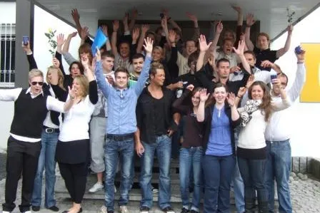 Bild: Gesundheitsberufe haben Konjunktur - 70 Therapeuten beenden die Ausbildung in der amt – Gesundheitsakademie