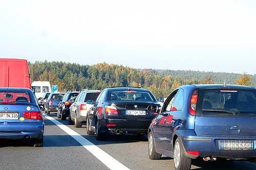 Pfingstferien: Verkehr gerät wieder ins Stocken Bild: Pfingstferien: Verkehr gerät wieder ins Stocken