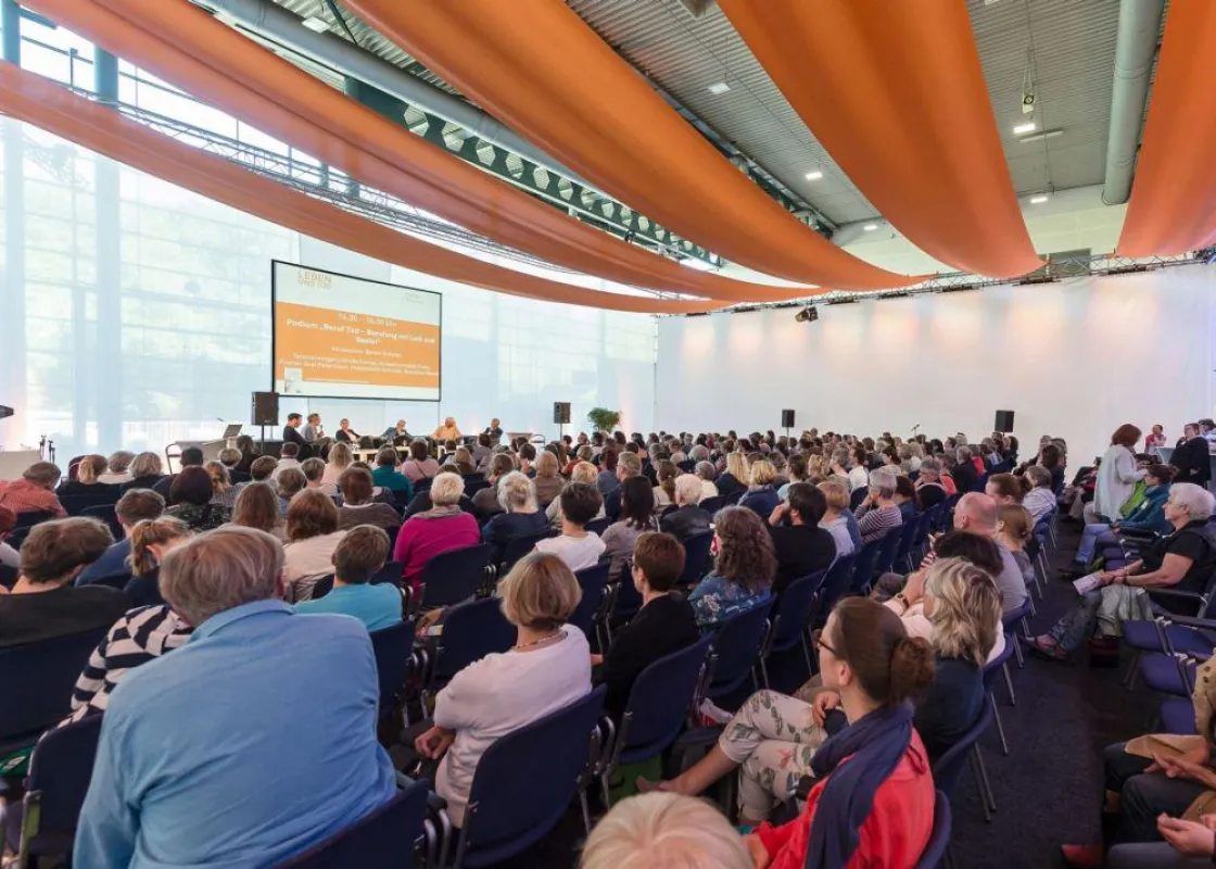 4.583 Besucher kamen zur 9. LEBEN UND TOD in der Messe Bremen