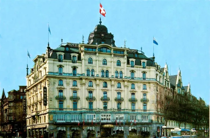 Bild: Abenteuer Schweiz: 620 Alpengipfel und 13 Seen beim Wandern entdecken!